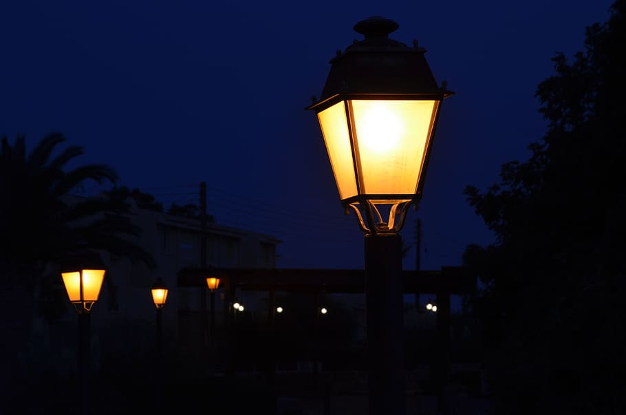 Laterne, Nacht-, dunkel, Licht, Straße, Fantasie, Stadt, Beleuchtung, romantisch, Traum, Straßenlampe, Natur, Stimmung, Lampe, düster, Nachthimmel, Himmel, Abend, mystisch, abendstimmung, Nachtaufnahme, Dunkelheit, Reise, beleuchtet, Lichtanlage, Strassenlicht, Flachwinkelansicht, keine Leute, Dämmerung, Gas Licht, die Architektur, glühend, draußen, Gebäudehülle, elektrische Lampe, Licht - natürliches Phänomen, Baum, gebaute Struktur, Pflanze, Elektrizität, Antiquität, 4K