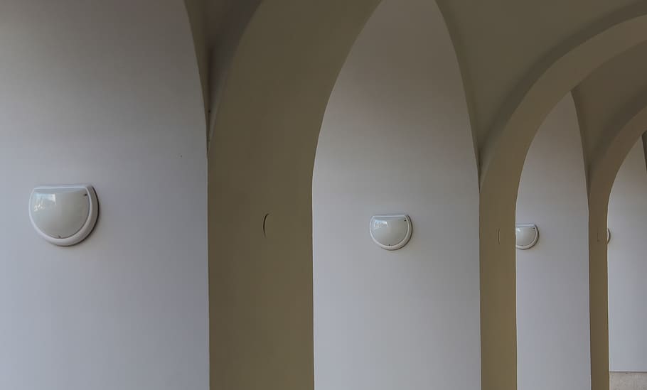 arquitectura, oscuridad, arco, adentro, nadie, tecnología, techo, el color blanco, pared - característica de la construcción, Entrada, puerta, estructura construida, baño, equipo de iluminación, de cerca, seguridad, la seguridad, proteccion, nudo, edificio, día, 4K