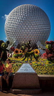 epcot, flors, globus, cúpula, disney, religió, creença, espiritualitat, planta, art i artesania, arquitectura, escultura, representació humana, lloc de culte, estructura construïda, estàtua, naturalesa, cel, semblança masculina, grup de persones, destinacions de viatge, persones reals, representació, turisme, dia, 2K, CC0, domini públic, lliure de regalies