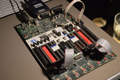 tableau de programmation, stk500, avr, La technologie, Industrie électronique, puce informatique, industrie, circuit imprimé, équipement, fermer, personne, ordinateur, à l'intérieur, lien, complexité, vue grand angle, équipement informatique, carte mère, partie informatique, nature morte, machinerie, contrôle, la communication, composant électrique, équipement électrique, bloc de connexion, 5K, CC0, domaine public, libre de droits