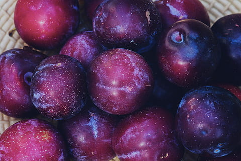 fruit, plam, food and drink, food, healthy eating, freshness, wellbeing, still life, large group of objects, full frame, close-up, abundance, indoors, no people, red, plum, backgrounds, berry fruit, heap, high angle view, for sale, purple, ripe, 4K, CC0, public domain, royalty free