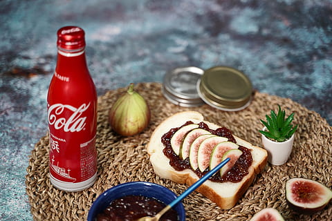 melmelada de figues, fig, melmelada, menjar, menjar i beguda, contenidor, cap gent, ampolla, frescor, a l'interior, natura morta, taula, indulgència, primer pla, centrar-se en primer pla, alimentació saludable, benestar, beure, llest per menjar, condiment, salsa, refresc, enfocament selectiu, temptació, 5K, CC0, domini públic, lliure de regalies