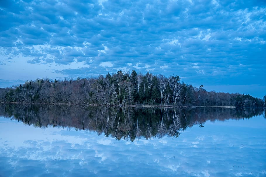 Blau, Himmel, Wolken, Landschaft, Landschaften, Dämmerung, Tagesanbruch, szenisch, Baum, Wald, Natur, Reflexion, Wasser, wolke - himmel, Ufergegend, See, Ruhe, Pflanze, Schönheit in der Natur, ruhige Szene, Szenen - Natur, Symmetrie, keine Leute, Tag, Nicht-städtische Szene, idyllisch, draußen, Reflexionssee, 5K