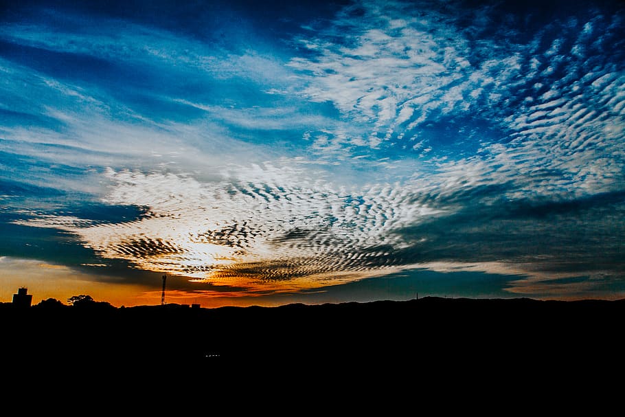 blu, bianca, cielo, nuvole, colore, buio, alba, sera, cielo serale, paesaggio, sole, tramonto, nuvola - cielo, silhouette, bellezza nella natura, scenics - natura, scena tranquilla, la tranquillità, nessuno, ambiente, natura, montagna, cielo drammatico, idilliaco, all'aperto, scena non urbana, colore arancione, soggezione, 5K