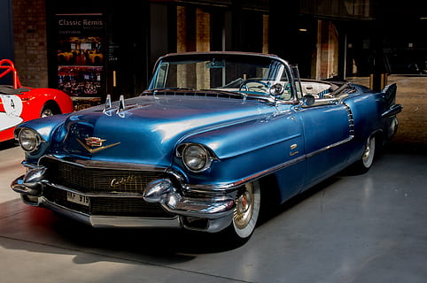 auto, cadillac, oldtimer, chrome, classic, cabriolet, usa, vehicle, transport system, automotive, car, mode of transportation, motor vehicle, transportation, land vehicle, retro styled, vintage car, blue, architecture, shiny, convertible, stationary, retail, incidental people, city, indoors, built structure, sports car, silver colored, garage, 4K, CC0, public domain, royalty free