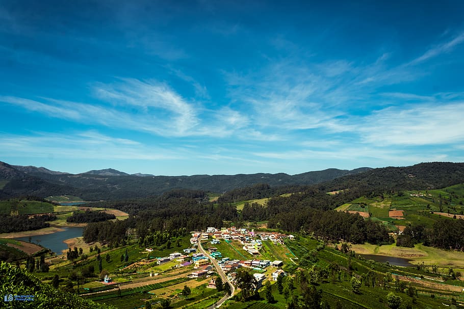 India, ooty, montagna, cielo, scenics - natura, bellezza nella natura, architettura, esterno dell'edificio, nuvola - cielo, vista dall'alto, struttura costruita, natura, pianta, paesaggio, ambiente, albero, giorno, costruzione, blu, nessuno, colore verde, scena tranquilla, all'aperto, 5K