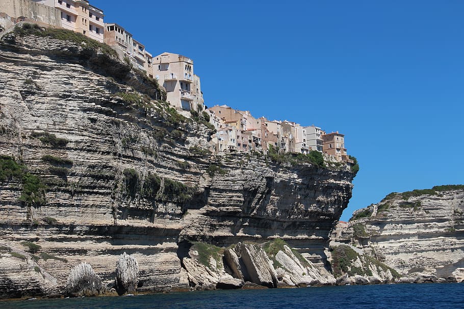 cors, bonifacio, penya-segats, rock, rock - object, sòlid, arquitectura, penya-segat, naturalesa, cel clar, destinacions de viatge, cel, aigua, blau, estructura construïda, formació de roca, terra, història, el passat, exterior de l'edifici, muntanya, arbre, dia, a l'aire lliure, cap gent, 5K
