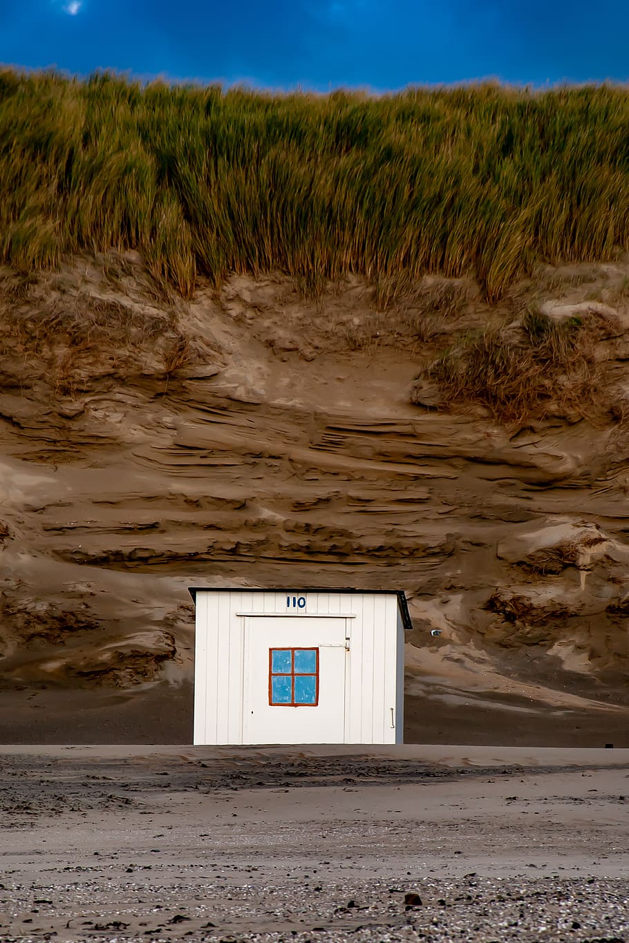 Strand, Sand, Düne, Himmel, Land, Natur, keine Leute, Umgebung, draußen, Landschaft, Gelegenheit, Fernbedienung, Einsamkeit, die Architektur, Richtung, Tag, gebaute Struktur, Gras, Stärke, Individualität, Eingang, 5K