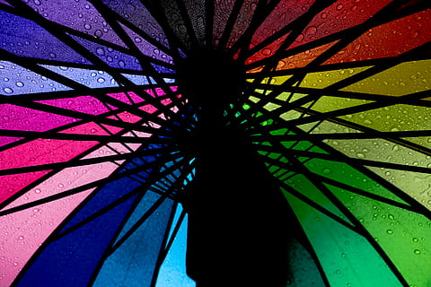 les couleurs, goutte de pluie, modèle, parapluie, protection, plein cadre, arrière-plans, faible angle de vue, multi couleur, Sécurité, ombre, personne, silhouette, à l'intérieur, fermer, journée, conception, la nature, texturé, bleu, lumière du soleil, 5K, CC0, domaine public, libre de droits