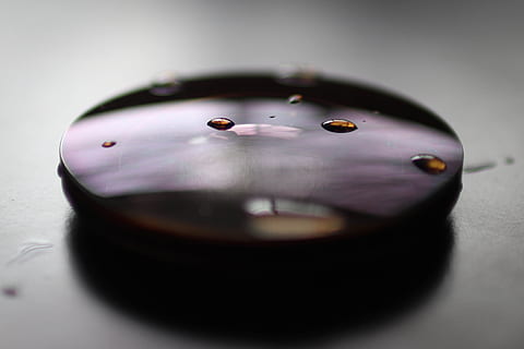 elektronik, mouse, perangkat keras, komputer, tutup lensa, wallpaper hd, hd, air, dunia, sedikit, kedalaman lapangan, refleksi, hujan, lensa, bokeh, wallpaper, penurunan, dop, mangkuk, titis kecil, dalam ruangan, merapatkan, tidak ada orang, tembakan studio, objek tunggal, fokus selektif, masih hidup, makanan dan minuman, kesehatan dan obat-obatan, kesegaran, alam, batu permata, Abu-abu, transparan, kemurnian, meja, fokus pada latar belakang, pencairan, ungu, 2K, CC0, domain publik, bebas royalti