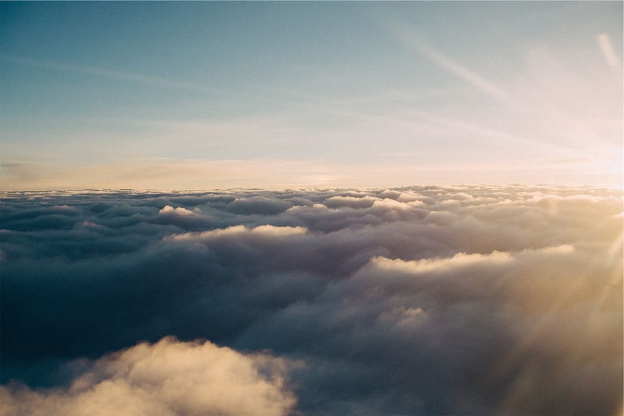 cel, núvols, aire, raigs solars, núvol - cel, cloudscape, escenics - natura, atmosfera, bellesa a la natura, medi ambient, vista aèria, naturalesa, a dalt, fons, esponjós, cap gent, cel dramàtic, idíl·lic, posta de sol, tranquil·litat, a l'aire lliure, meteorologia, llibertat, vent, suavitat, 1080P
