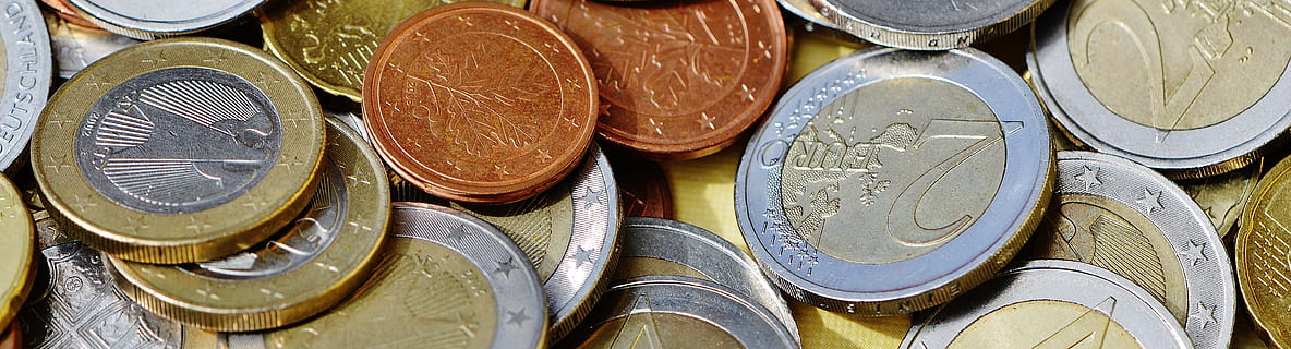 silver, copper round, commemorative, coin, brass, cent, coins, copper, gold, metal, finance, business, close-up, no people, currency, variation, indoors, group of objects, choice, savings, directly above, large group of objects, still life, abundance, full frame, silver colored, consumerism, 5K, CC0, public domain, royalty free