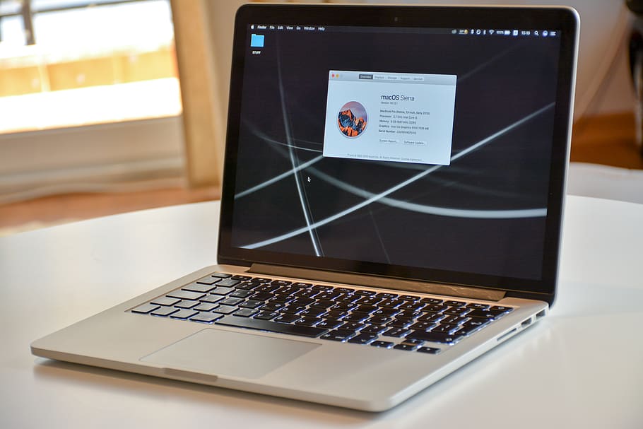 primer pla, teclat de l'ordinador portàtil, poma, electrònica, teclat, portàtil, MacBook Pro, pantalla, tecnologia, tecnologia sense fils, comunicació, connexió, ordinador, a l'interior, dispositiu d’informació portàtil, taula, portabilitat, cap gent, xarxa d’ordinadors, Internet, comoditat, telèfon intel·ligent, mobles, dia, enfocament selectiu, usant portàtil, 5K
