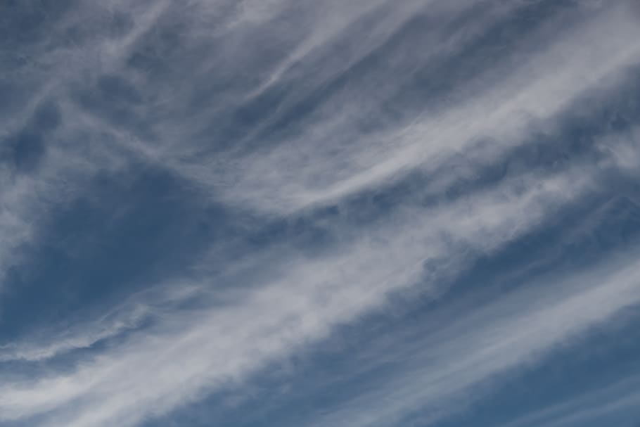 núvols, blanc, blau, cloudscape, delicada, patró, diagonal, cel, fons, núvol - cel, vista d’angle baix, bellesa a la natura, escenics - natura, tranquil·litat, cap gent, escena tranquil·la, marc complet, naturalesa, dia, a l'aire lliure, Color blanc, idíl·lic, escena no urbana, meteorologia, Wispy, 2K