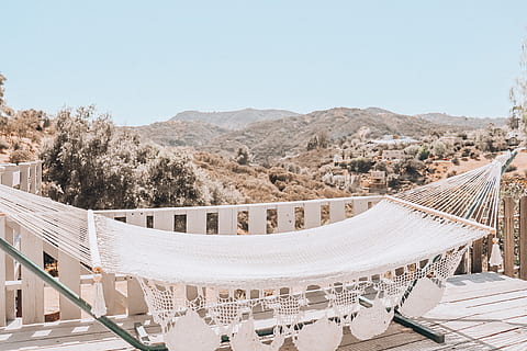 hammonk blanc, hamaca, mobles, topanga, Estats Units, paisatge, naturalesa, relaxat, fons de pantalla, relaxació, estiu, relaxant, fons, a l'aire lliure, cel, cel clar, arquitectura, dia, estructura construïda, arbre, cap gent, planta, muntanya, llum solar, terra, escena tranquil·la, bellesa a la natura, barana, absència, tranquil·litat, exterior de l'edifici, escenics - natura, còpia espai, clima àrid, 2K, CC0, domini públic, lliure de regalies