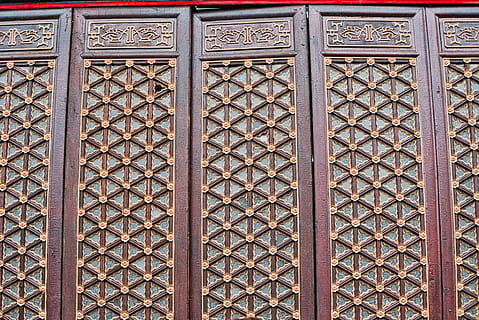 pattern, rust, grille, art, stained glass, window, gate, door, ornament, fractal, torii, emblem, symbol, handle, locker, gemstone, jewelry, amethyst, accessory, accessories, no people, architecture, full frame, entrance, backgrounds, design, built structure, close-up, closed, protection, safety, security, day, metal, brown, indoors, textured, repetition, ornate, floral pattern, 5K, CC0, public domain, royalty free