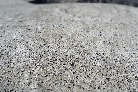 resum, patró, tectura, naturalesa, cap gent, textura, fons, terra, sorra, dia, marc complet, enfocament selectiu, primer pla, platja, a l'aire lliure, nivell superficial, vista d’angle alt, gris, aspre, concret, medi ambient, centrar-se en primer pla, grava, roda, efecte texturat, 8K, CC0, domini públic, lliure de regalies