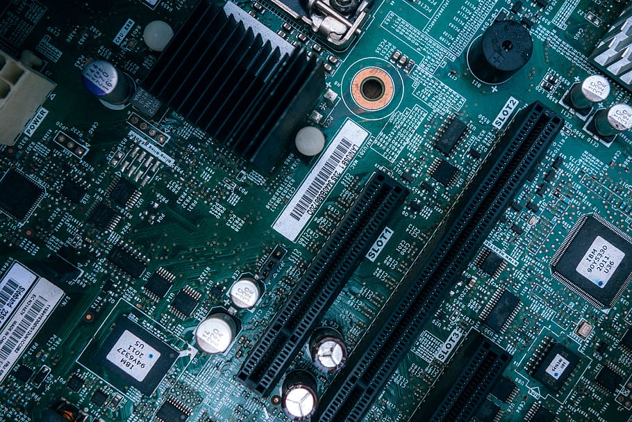 verde, nero, scheda madre del computer, scheda di circuito, circuiti, componenti, connessione, processore, dispositivo, elettronica, hardware, microchip, microprocessore, scheda madre, tecnologia, chip del computer, industria elettronica, industria, nessuno, complessità, colore verde, parte del computer, fotogramma intero, sfondi, attrezzatura informatica, vista dall'alto, attrezzatura, avvicinamento, comunicazione, computer, innovazione, componente elettrico, 4K