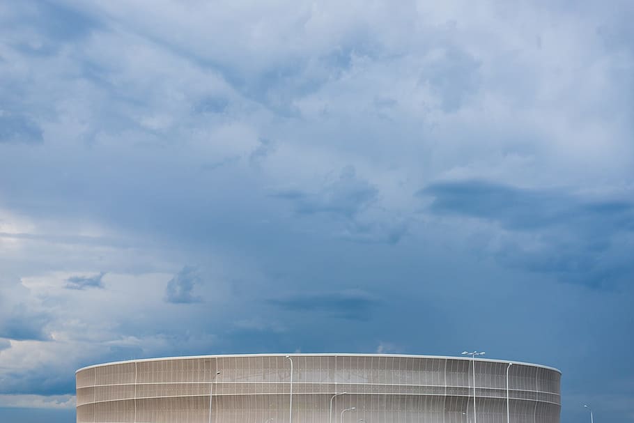 cielo, nube, nuvoloso, tempesta, tempestoso, tempo metereologico, natura, costruzione, architettura, nuvola - cielo, Inquadratura dal basso, struttura costruita, nessuno, giorno, esterno dell'edificio, industria, silo, fabbrica, all'aperto, sezione alta, combustibile e produzione di energia, serbatoio di stoccaggio, blu, stadio, crepuscolo, 1080P