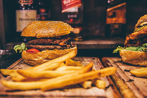 burger dinner, beef, bread, bun, burger, burgers, dinner, french fries, fries, hamburger, lettuce, lunch, pommes frites, rustique, tomato, fast food, food and drink, sandwich, food, unhealthy eating, ready-to-eat, prepared potato, potato, meat, meal, fried, vegetable, cheese, no people, take out food, fast food restaurant, cheeseburger, snack, 5K