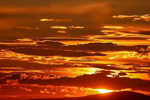 apus de soare, cer, nori, dispozitie, Abendstimmung, amurg, cerul de seară, a arde, luminos, atmosfera, natură, peisaj, frumusețe în natură, nor - cer, scenice - natura, culoare portocalie, liniște, o scenă liniștită, dramatic cer, idilic, lumina soarelui, mediu inconjurator, soare, veneraţie, nici o persoana, vibrante, în aer liber, cerul romantic, 5K, CC0, domeniu public, fără drepturi de autor