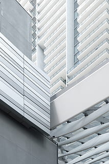 marc de construcció blanca, Color blanc, cap gent, estructura construïda, arquitectura, patró, exterior de l'edifici, vista d’angle baix, edifici, modern, dia, negocis, finestra, oficina, marc complet, funció de construcció de parets, blanc, pila, a l'aire lliure, característica arquitectònica, color plata, sostre, 4K, CC0, domini públic, lliure de regalies