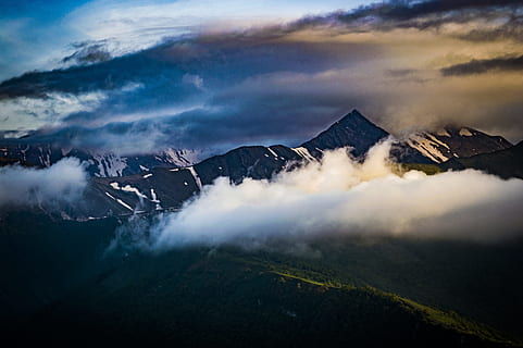 Kumuluswolken, Gipfel, Wolken, Wolkengebilde, Dämmerung, Landschaft, Berg, Natur, draußen, szenisch, Schnee, wolke - himmel, Szenen - Natur, Himmel, Gebirge, Umgebung, Nebel, Schönheit in der Natur, Land, keine Leute, Reiseziele, kalte Temperatur, Sonne, schneebedeckter Berg, 5K, CC0, gemeinfrei, lizenzfrei