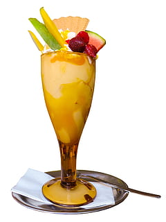 coppa di gelato guarnita, ghiaccio, crema, gelato, cibo, fresco, dolce, piatto, cibo e bevande, frutta, freschezza, bicchiere, avvicinamento, natura morta, girato in studio, sfondo bianco, mangiare sano, pronto a mangiare, rinfresco, in casa, bere, cibo dolce, nessuno, frutti di bosco, attrezzature domestiche, cocktail, tentazione, prima colazione, 4K, CC0, dominio pubblico, privo di copyright