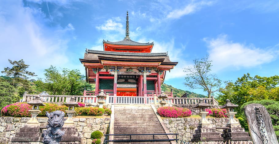 vermell, negre, blanc, estructura de l’edifici, envoltat, arbres, núvols, durant el dia, antic, arquitectura, edifici, colorit, cultura, famós, flors, jardí, històric, Japó, japonès, kyoto, referència, paisatge, marquesina, parc, religió, escena, escènic, sensō-ji, santuari, visites turístiques, escales, temple, turisme, tradicional, zen, estructura construïda, cel, planta, exterior de l'edifici, núvol - cel, arbre, naturalesa, lloc de culte, creença, escala, destinacions de viatge, espiritualitat, viatjar, història, a l'aire lliure, cap gent, 5K