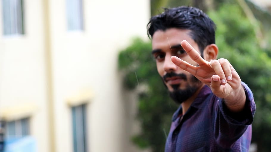 Índia, bengaluru, retrat, jo, cànon, príncep i, els dits, pau, pluja, guai, tarda, barba, netejar, eos, la pau fora, una persona, mà, emoció, adult jove, part del cos humà, adult, centrar-se en primer pla, homes, tirada al cap, roba casual, mà humana, cabell negre, emoció negativa, part del cos, tristesa, cabell, gesticulant, home jove, frustració, el cap a les mans, rostre humà, dit, vergonya, contemplació, 4K