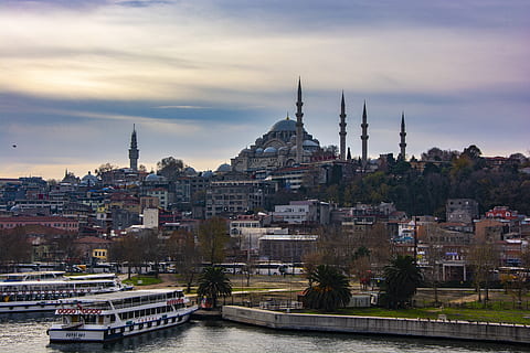 İstanbul, bulut, gökyüzü, peyzaj, Türkiye, deniz, mavi, arka fon, güzel, martı, kuş, Kent, v, plaj, seyahat, mimari, dış yapı, yapılı yapı, bulut - gökyüzü, bina, Su, taşımacılık, seyahat yerleri, doğa, din, deniz gemi, inanç, nehir, ibadethane, Cityscape, turizm, insansız, açık havada, 5K, CC0, kamu malı, telif ücretsiz