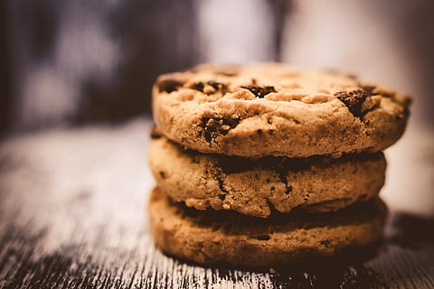 makrofotografering, bunke, 3 cookie, chokolade, tæt på, mad, makro, søde sager, mad og drikke, bagt, sødt mad, cookie, stak, overbærenhed, friskhed, indendørs, usund spisning, ingen mennesker, selektiv fokusering, klar til at spise, dessert, chokolade chip cookie, fristelse, snack, stilleben, rosin, havregrød, morgenmad, 5K, CC0, offentligt domæne, royaltyfrie