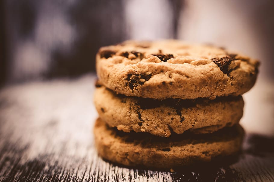 fotografia macro, pila, 3 galetes, xocolata, primer pla, menjar, macro, dolços, menjar i beguda, al forn, menjar dolç, cookie, indulgència, frescor, a l'interior, menjar poc saludable, cap gent, enfocament selectiu, llest per menjar, postres, galetes de xocolata, temptació, berenar, natura morta, pansa, farina de civada, esmorzar, 5K