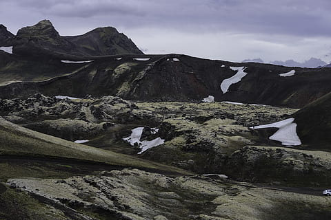 fjell, grå, skyer, natur, snø, Alpene, utendørs, island, landskap, breen, is, crest, fjellkjede, Sky, Highland, mørk, overskyet, dal, vulkan, krater, stein, jord, skjønnhet i naturen, himmel, ro, naturskjønnhet - natur, rolig scene, vinter, miljø, ikke-urbane scene, kaldtemperatur, ingen folk, dag, sky - himmel, idylliske, snødekte fjell, dannelse, 4K, CC0, offentlig domene, opphavsrett gratis