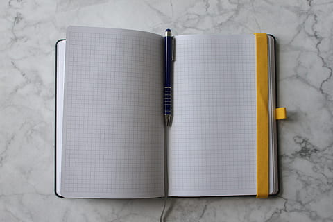 deník, notizblock, Poznámka, pero, napsat, papír, kuli, plánování, zpráva, Kontakt, kopí, blog, deco, dekorace, sdělení, podnikání, blogger, Pozdravy, poznámkový blok, rezervovat, přímo nad, otevřeno, nikdo, vydání, uvnitř, stránka, prázdný, stálý život, vysoký úhel pohledu, dva objekty, vzdělání, psaní, detail, bílá barva, kopie prostor, 5K, CC0, veřejná doména, bez autorských práv