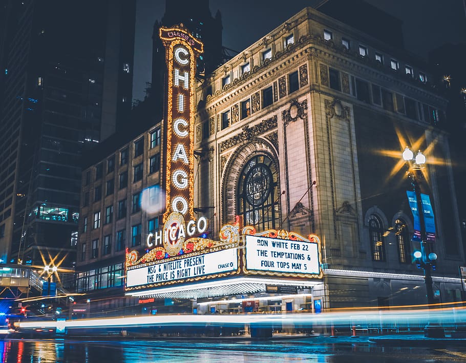 chicago během noci, uvnitř, Vzhled interiéru, budova, městský, město, metropole, v centru města, kancelářská budova, architektura, divadlo, pokoj, místnost, dlouhé expozice, divadlo chicago, Chicago, kino, světlo, vzestup, věž, kostelní věž, exteriér budovy, stavba, svítí, noc, destinace, městský život, přeprava, náhodné osoby, text, způsob dopravy, pohyb, cestovní ruch, ulice, cestovat, voda, kancelářská budova exteriér, venku, mrakodrap, 4K