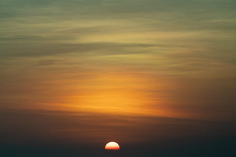 posta de sol, vespre, sol, núvol, boirina, cel, taronja, sortida del sol, indonèsia, bali, ombra, alba, descarregar, , sony a7rii, paolo nicolello, paolo, tons de taronja, foc, núvol - cel, color taronja, bellesa a la natura, cap gent, escenics - natura, naturalesa, tranquil·litat, escena tranquil·la, idíl·lic, a l'aire lliure, llum solar, silueta, cel dramàtic, vista d’angle baix, fons, forma, a l'aire, cel romàntic, 8K, CC0, domini públic, lliure de regalies