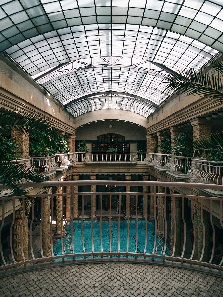 blau, interior, piscina, claraboia, edifici, arquitectura, finestra, Hongria, bany termal de gellért, budapest, gris, columna, pilar, cúpula, centre de Convencions, habitatge, habitació, vestíbul, a l'interior, dosser, reflexió, estructura construïda, dia, sostre, cap gent, seient, història, el passat, planta, vidre - material, naturalesa, hivernacle, arc, aigua, columna arquitectònica, sòl de rajoles, luxe, 4K