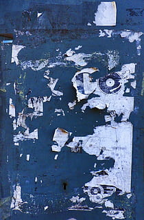 gescheurde poster, grijs, oppervlakte, diagram, kaart, kunst, muur, plot, atlas, tekening, schilderij, muurschildering, graffiti, Roest, canvas, moderne kunst, gebouw, teer, stencil, astronaut, verf container, aktentas, geen mensen, blauw, dag, verweerde, oud, architectuur, volledig kader, ingebouwde structuur, geschild, muur - bouwfunctie, achtergronden, detailopname, buitenshuis, pellen, tekst, beschadigde, verf, verslechtering, verlaten, 2K, CC0, publiek domein, royaltyvrij
