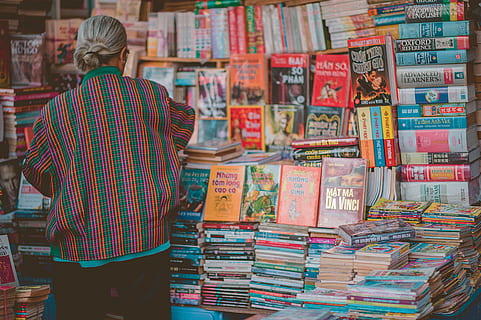 woman, standing, beside, book store, back view, book bindings, book stack, books, bookstore, data, displayed, education, indoors, knowledge, library, literature, market, old lady, option, order, research, shelf, shop, shopping, stock, text, one person, rear view, real people, women, adult, retail, large group of objects, publication, lifestyles, three quarter length, casual clothing, focus on foreground, collection, arrangement, book, leisure activity, hairstyle, 4K, CC0, public domain, royalty free