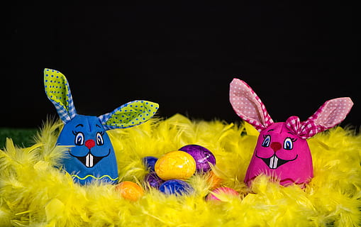 Osterhase, Ostereier, Ostern, Grußkarte, Feder, Festival, Hase, Zahl, lustig, Dekoration, Frühling, Osterthema, süß, Osterdekoration, Deko, Ostergrüße, Farbe, deco-hase, bunt, Ostergruß, Feier, Tierdarstellung, Darstellung, Tier, Urlaub, Osterei, Kaninchen - Tier, Tierthemen, Ei, Ferienveranstaltung, Säugetier, Studioaufnahme, Gelb, Kunst und Handwerk, drinnen, Lebensmittel, keine Leute, schwarzer Hintergrund, 5K