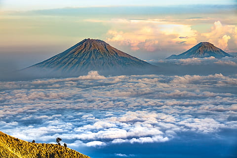 landscape, volcano, central java, sumbing mountain, sindoro mountain, early morning, sea of clouds, sky, cloud - sky, mountain, beauty in nature, scenics - nature, tranquil scene, tranquility, non-urban scene, environment, no people, idyllic, nature, cold temperature, snow, snowcapped mountain, sunset, mountain peak, outdoors, volcanic crater, 4K, CC0, public domain, royalty free