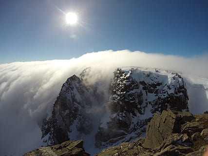 montagna, inversione di temperatura, vertice, Lochnagar, cielo, bellezza nella natura, scenics - natura, scena tranquilla, la tranquillità, luce del sole, natura, sole, catena montuosa, scena non urbana, la neve, nessuno, roccia, giorno, temperatura fredda, inverno, idilliaco, nuvola - cielo, riflesso lente, montagna innevata, picco di montagna, luminosa, formazione, 4K, CC0, dominio pubblico, privo di copyright