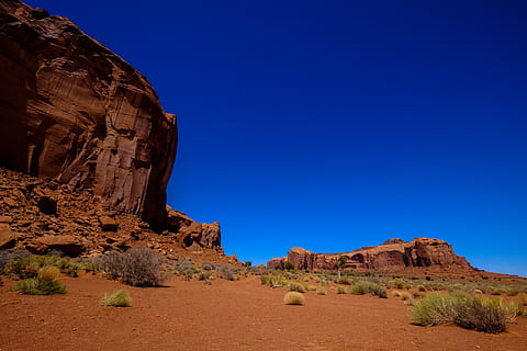 formazione rocciosa, natura, all'aperto, terra, deserto, mesa, suolo, altopiano, montagna, sabbia, scogliera, scenario, bunker, costruzione, duna, archeologia, valle, canyon, rovine, escursioni a piedi, strada, roccia - oggetto, roccia, solido, cielo, scenics - natura, blu, destinazioni di viaggio, scena non urbana, geologia, bellezza nella natura, paesaggio, ambiente, nessuno, geografia fisica, scena tranquilla, la tranquillità, cielo sereno, semi arido, clima, arenaria, clima arido, eroso, 5K, CC0, dominio pubblico, privo di copyright