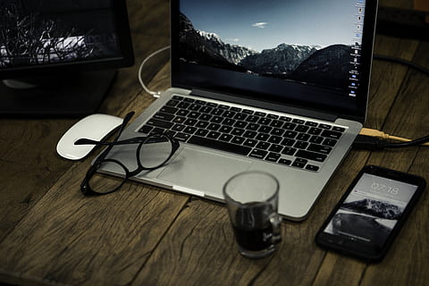 hardware-, tastatura, calculator, Electronică, tastatură, hardware-ul computerului, telefon mobil, telefon, PC, laptop, șoarece, masa, mobila, Brazilia, afişa, Monitor, ecran, birou, ecran LCD, tehnologie, comunicare, tehnologia fără fir, Munte, conexiune, lemn - material, ochelari de vedere, ochelari, nici o persoana, în interior, lemn, echipamente de calcul, de munte, Afaceri, 5K, CC0, domeniu public, fără drepturi de autor