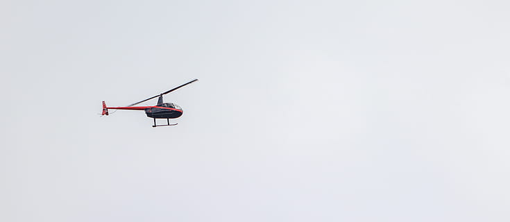 flyvende røde helikopter, flyvende, fly, chile, puerto montt, biplan, transportmidler, helikopter, copter, heli, chopper, minimal, hover, flyve, himmel, rotere, rotation, rød, enkelt, en, kopiere plads, ingen mennesker, enkelt objekt, dag, natur, lav vinkel visning, transportform, sikkerhed, udendørs, beskyttelse, enkelhed, studio skud, luftfartøj, omsorg, 5K, CC0, offentligt domæne, royaltyfrie