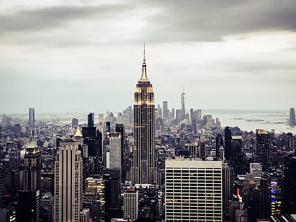 edifici Empire State, nou, York, edifici, cel, cloudscape, arquitectura, disseny modern, gratacels, new york, a l'aire lliure, ciutat, urbà, paisatge, paisatge urbà, tir en iphone x, tir en iphone, iphone, wtc, un centre de comerç mundial, centre de comerç mundial, illa de Manhattan, nova York, horitzó urbà, Manhattan - Nova York, districte del centre de la ciutat, EUA, escena urbana, lloc famós, Estat de Nova York, exterior de l'edifici, estructura construïda, edifici d'oficines, torre, negocis, Midtown Manhattan, vista aèria, modern, Manhattan inferior, cap gent, districte financer, vida de ciutat, alta - alta, panoràmica, viatjar, vista d’angle alt, torre de la llibertat - Nova York, posta de sol, riu Hudson, destinacions de viatge, referent internacional, Finances, districte financer de Manhattan, 2K, CC0, domini públic, lliure de regalies