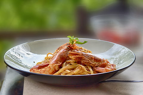 fotografie de aproape, gătit, creveți, Paste, busuioc, estompa, a închide, bucătărie, delicios, adancimea terenului, farfurie, concentra, alimente, alimente fotografice, alimente italiană, frunze, Masa de pranz, masă, în aer liber, creveții, sos, fructe de mare, crevetă, spaghete, masa, gustos, yummy, mancare si bautura, mâncat sănătos, gata să mănânce, prospeţime, bunăstare, nici o persoana, să se concentreze asupra primelor elemente, carne, castron, în interior, vegetal, iarbă, masa de seara, faianță, 4K, CC0, domeniu public, fără drepturi de autor