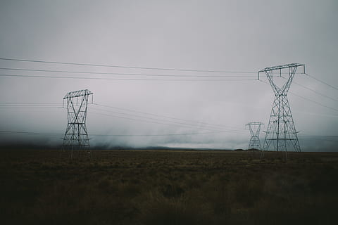 Versorgungsposten, elektrisches Gerät, Kabel, Stromleitungen, Verbinder, Neuseeland, grau, Elektrischer Sendemast, Natur, Landschaft, draußen, Elektrizität, Technologie, Stromleitung, Strommast, Netzteil, Kraftstoff- und Stromerzeugung, Land, Himmel, keine Leute, Verbindung, Umgebung, Feld, Flachwinkelansicht, Schönheit in der Natur, ruhige Szene, elektrische Ausrüstung, 4K, CC0, gemeinfrei, lizenzfrei