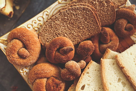 bagels i pa, bagels, fleca, cocció, pa, esmorzar, cereal, deliciós, epicure, farina, menjar, casolà, nutrició, pastisseria, sègol, llavor, saborós, blat, sencer, menjar i beguda, frescor, primer pla, gran grup d'objectes, alimentació saludable, al forn, a l'interior, benestar, natura morta, cap gent, elecció, variació, menjar dolç, marró, centrar-se en primer pla, llest per menjar, indulgència, Munt, temptació, berenar, , CC0, domini públic, lliure de regalies